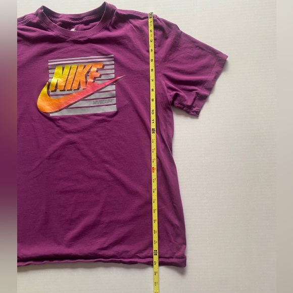 Nike Medium Magenta The Nike‎ Tee with Gradient Logo - Picture 5 of 6